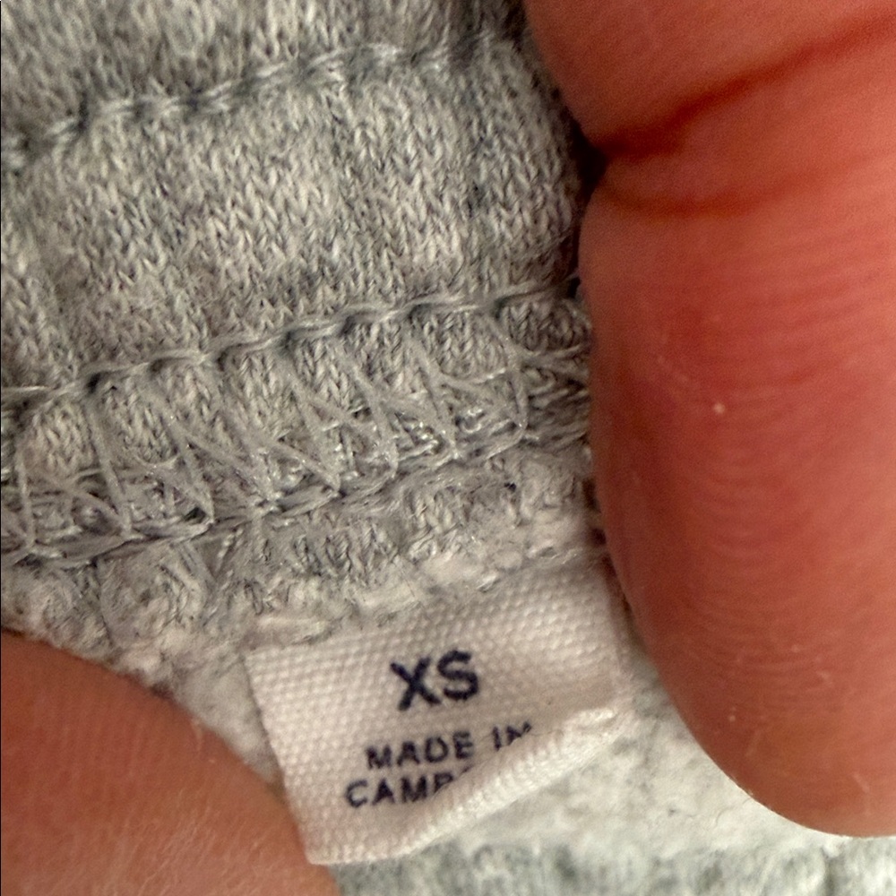 GAP Sweatshorts in Light Gray and Black - Picture 3 of 3